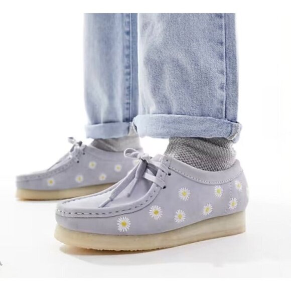 Clarks Wallabee Embroidered Slip-On Shoes Size 10 Cloud Grey Embroidery Suede - Picture 2 of 12